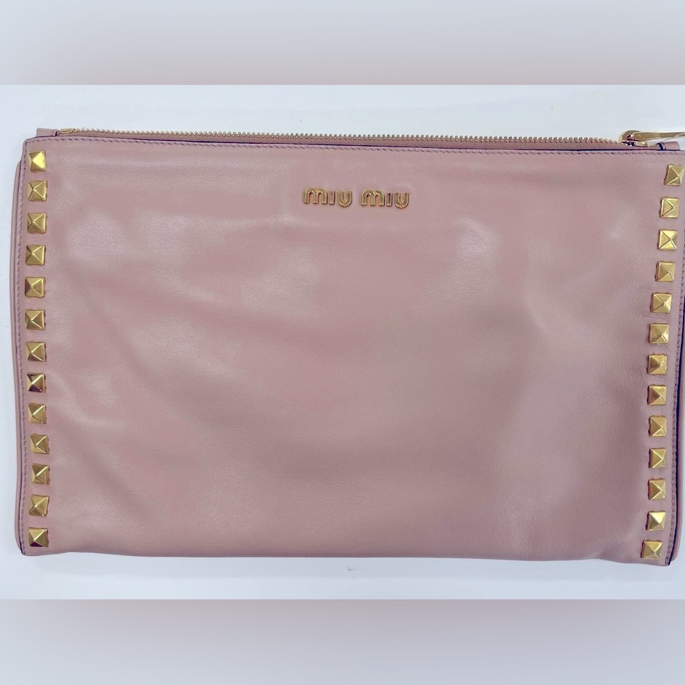 EUC 💗💗Miu Miu Pink Bag with Gold Studs
💗💗💗💛158